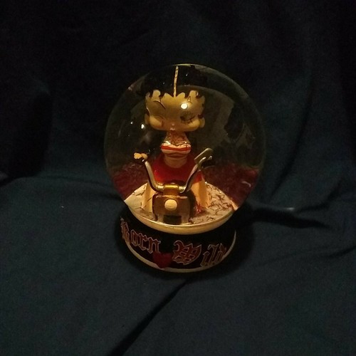2005 betty boop snow globe - snow,