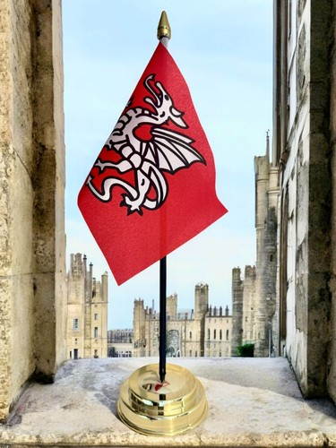 English white dragon pendragon - english,