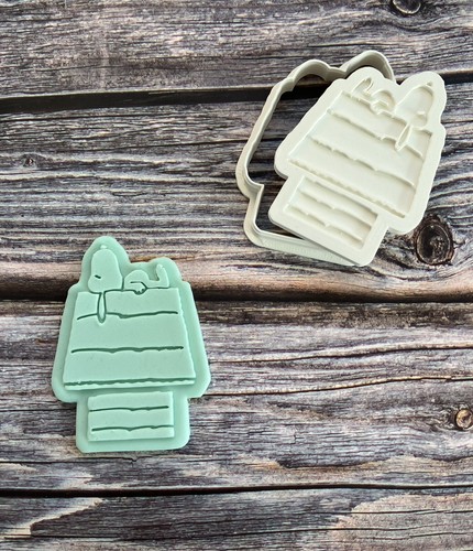 Snoopy house cookie cutter - cookie,