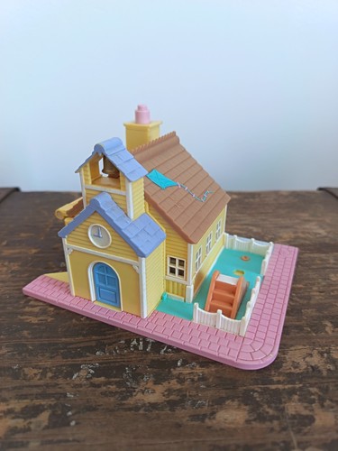 Polly pocket schoolhouse - pocket,