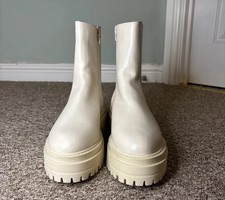 New Look Chunky Cream Chelsea Boots - UK Size 7 - New and Unworn