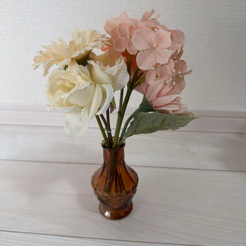 Artificial flower arrangement