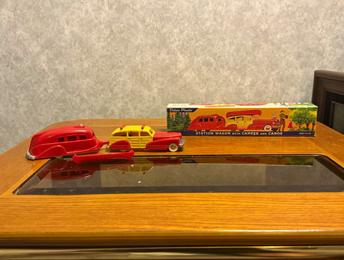 Deluxe plastic station wagon - deluxe,