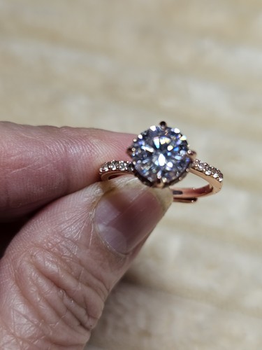 Moissanite diamond carat - diamond,