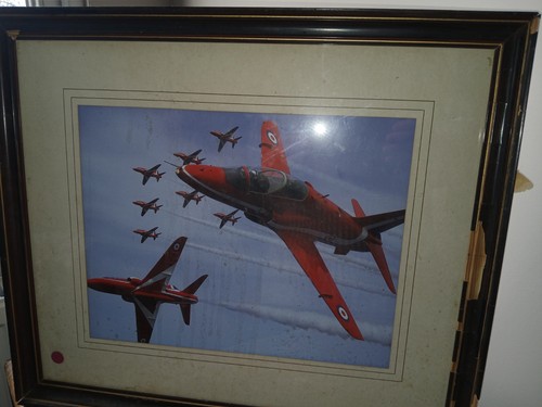 Red arrows picture frame - red,