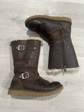 UGG 5678 Kensington Black