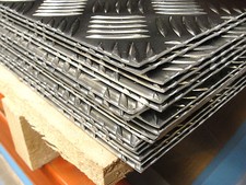 CHEQUER PLATE 5 bar Tread