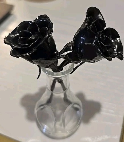 Iron roses vase 2 - (real),