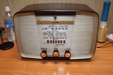 Murphy A372 Compact Bakelite VHF Valve Radio 1957 Untested