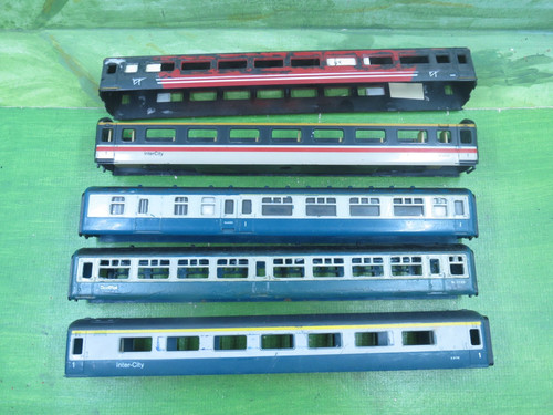 Triang hornby coach bodies - x,