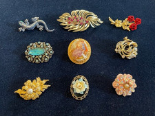 JOB LOT BROOCHES