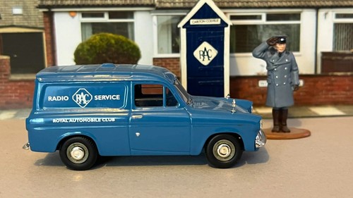 Vanguards ford anglia rac - 1:43,