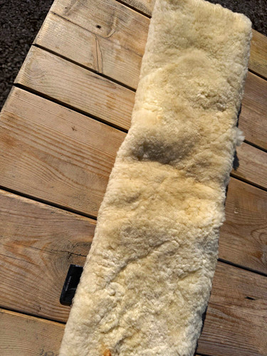 100 sheepskin horse girth - 100%,