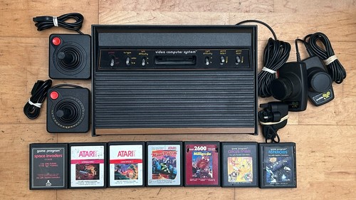 Atari 2600 woody console - 2600, with