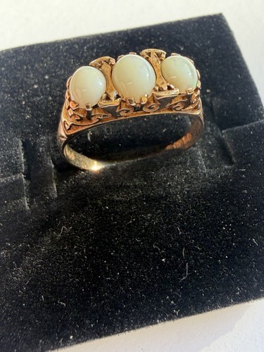 Vintage 9ct gold three - 9ct, natural