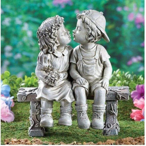 Garden kissing kids - kissing,