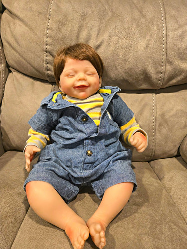 Reborn type doll sleeping - type,