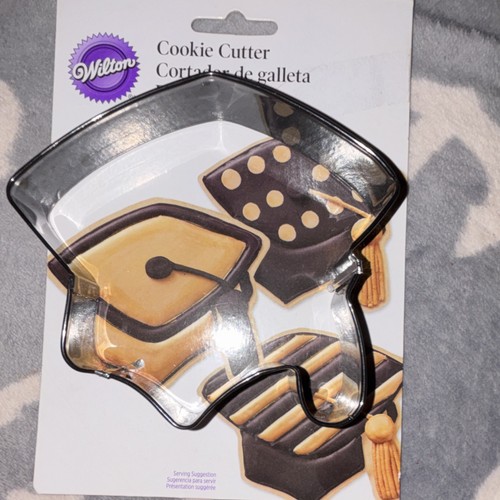Wilton graduation cap cookie - graduation,