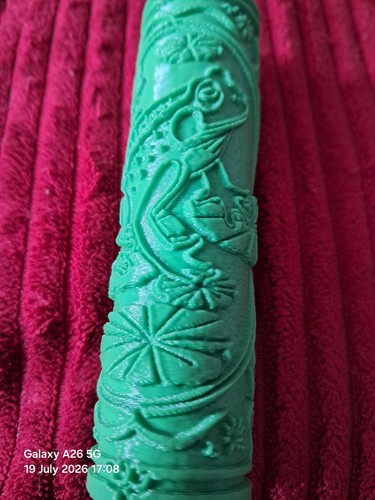 Pair frog clay roller - a,