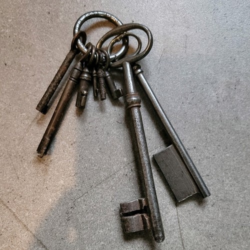 Vintage rusty keys - vintage, (various)