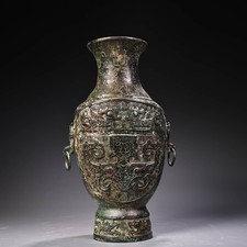 Bronze Hu Vessel with Animal