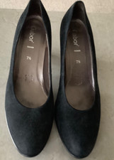 Gabor fashion shoes 7.5 black suede heel