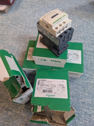 New schneider lc1d09u7 - x,