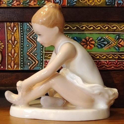 Royal doulton figurine young - doulton,