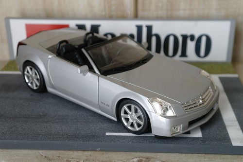 Cadillac xlr hotwheels 18 - xlr,