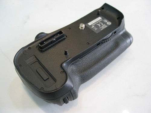 Genuine nikon d12 battery - mb-d12,