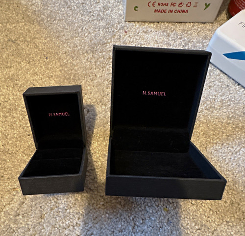 Empty jewellery cases - empty,