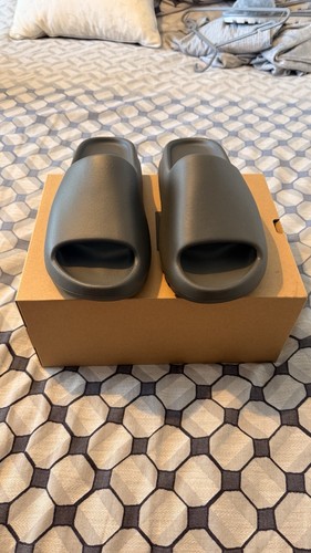 100 authentic yeezy slides - 100%,