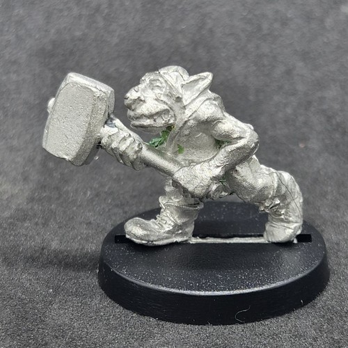 Gretchin artillery crew member - gretchin,