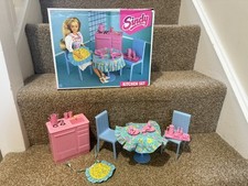 Hasbro sindy doll - hasbro, kitchen