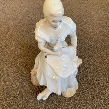 ROYAL DOULTON  FIGURINE   SHEPHERDESS   HN 2990  1987-1988 ONLY Reflections