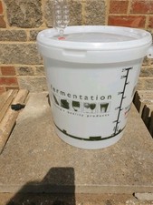 Youngs 6 gallon fermentation bucket