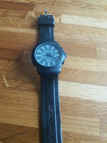 Red herring watch - red,