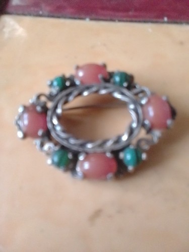 Miracle brooch with prong set - prong,