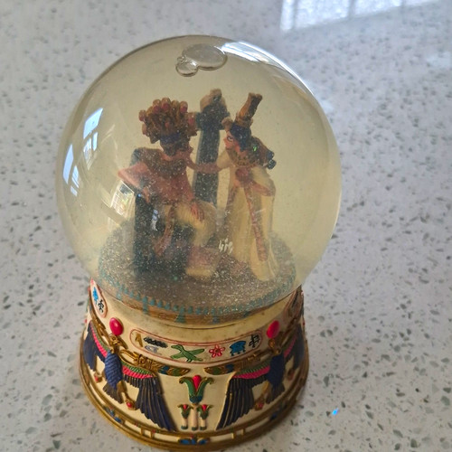 Egyptian figures glass snow - egyptian,