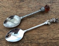 2 X VINTAGE WHITE METAL SCOTTISH SOUVENIR TEASPOONS SPOONS BAGPIPES THISTLE