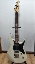 Yamaha Electric Guitar White
