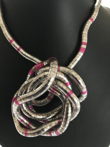 New necklace round bendy snake - new,