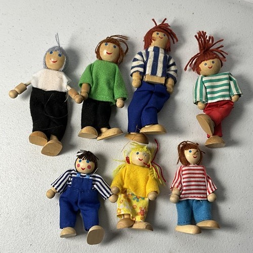 Lot wooden peg dolls - of, 7