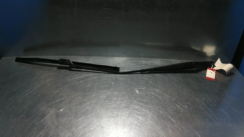 Windshield wiper arm - wiper, right