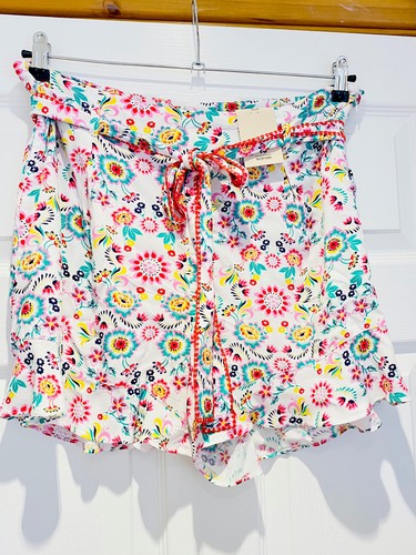 Ladies floral flippy white - floral,