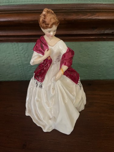 Pretty royal worcester figure - worcester,