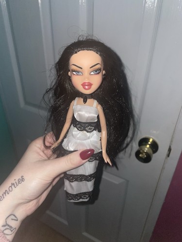 Jennifer check bratz - jennifer,