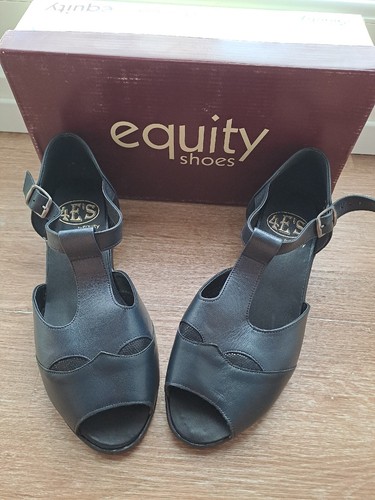 New ladies shoes size black - 6,