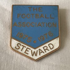 FOOTBALL ASSOCIATION WEMBLEY STEWARD BADGE 1975-1976