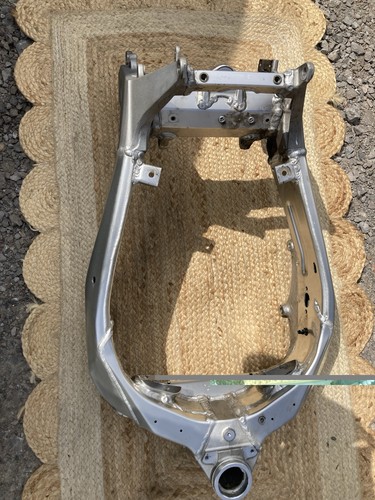 Suzuki gsxr 1000 frame v5 - suzuki,